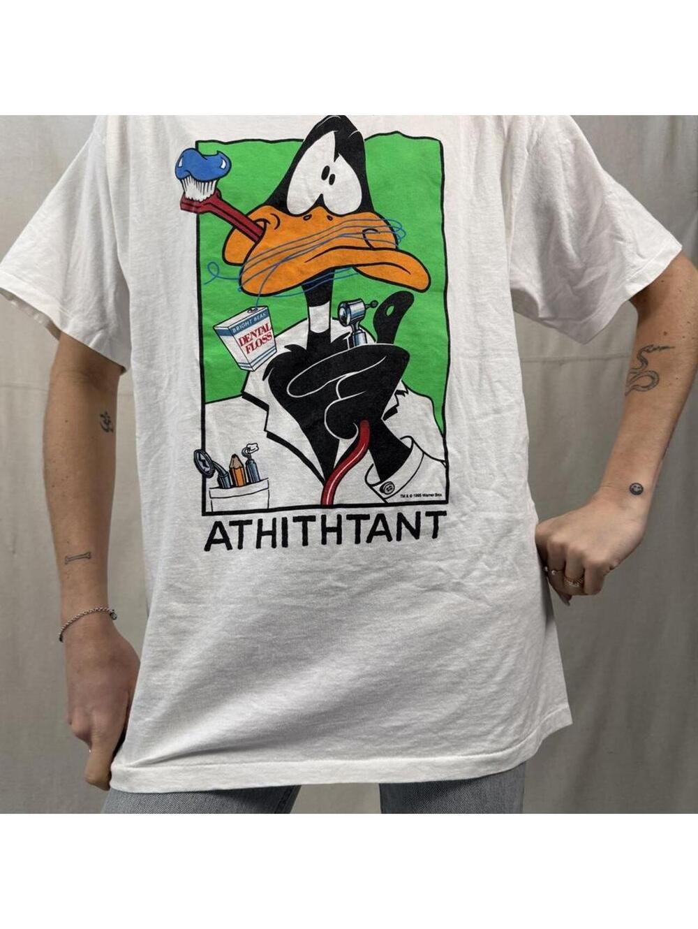 1995 Daffy Duck “Athithtant” Dentist Looney Tunes T-Shirt